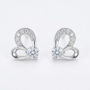 925 Sterling Silver Elegant Sterling Silver Sparkling Heart Stud Earrings with Round-Cut Stones