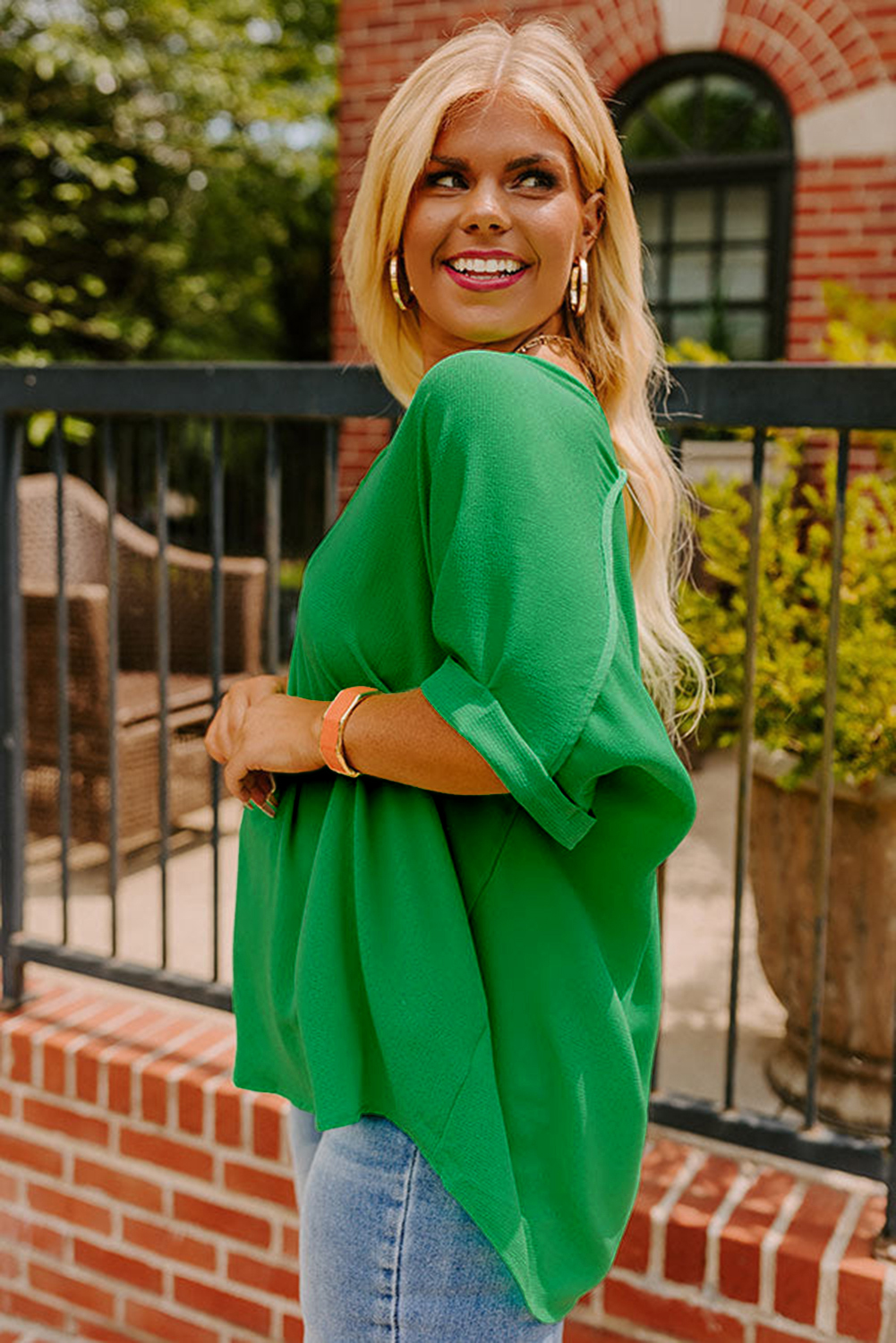 Green Seamed Back High Low Hem V Neck Cuffed Sleeve Plus Size Tee - Image 3
