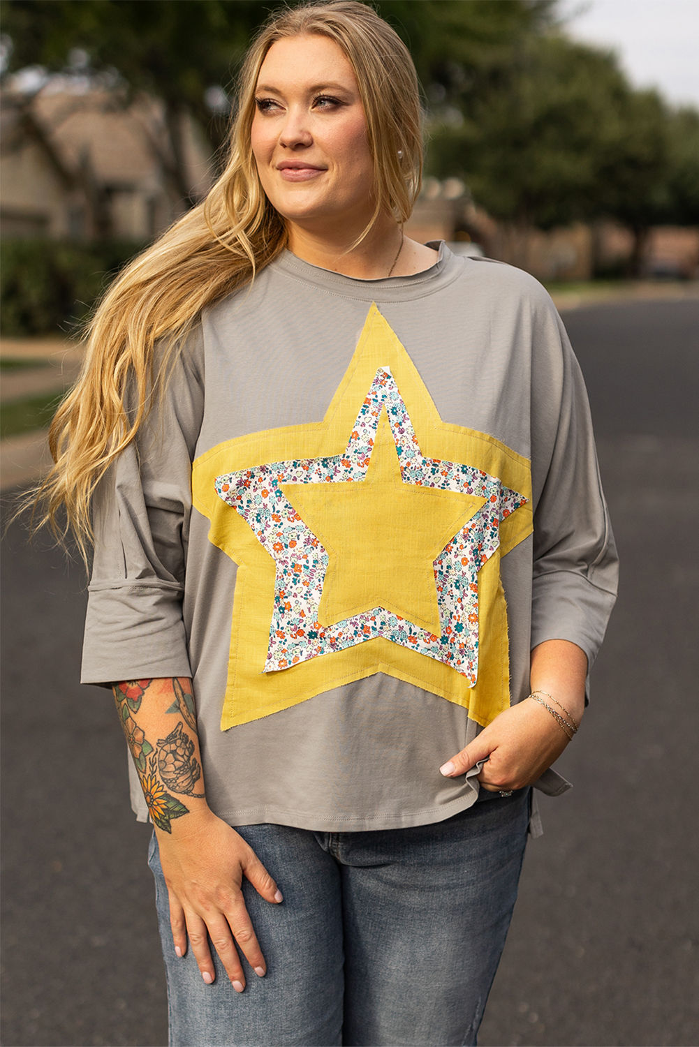 Medium Grey Floral Star Patched Pattern 3/4 Sleeve Plus Size Top - Image 5