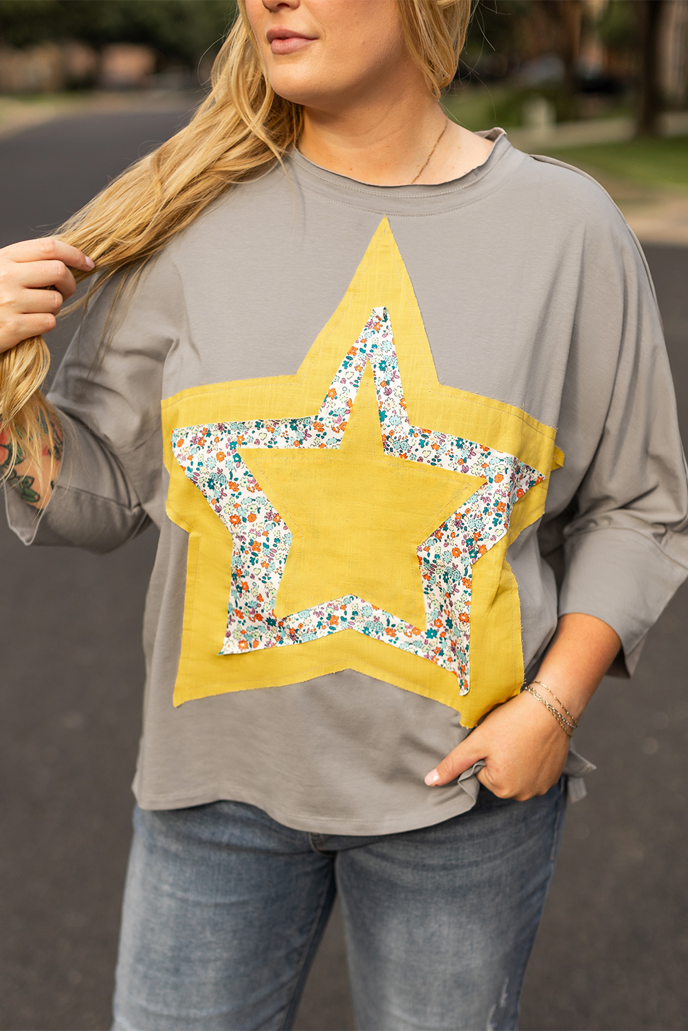 Medium Grey Floral Star Patched Pattern 3/4 Sleeve Plus Size Top - Image 6
